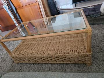 Rattan koffietafel beschikbaar voor biedingen