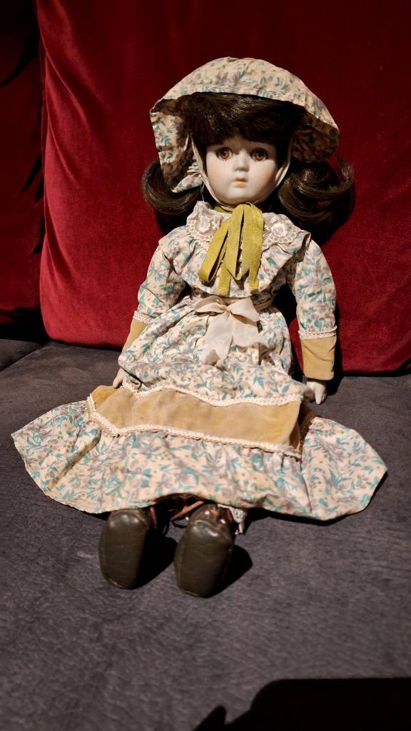 Poupée ancienne en porcelaine, Collections, Poupées, Comme neuf, Poupée, Enlèvement