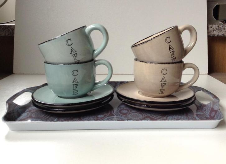 4 vinted stijlvolle keramische koffietassen Siaki op plateau, Huis en Inrichting, Keuken | Servies, Gebruikt, Kop(pen) en/of Schotel(s)