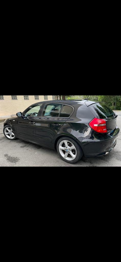BMW 116D 2010, Auto's, BMW, Particulier, 1 Reeks, Diesel, Euro 5, Break, 5 deurs, Handgeschakeld, Zwart, Grijs, Stof, Achterwielaandrijving