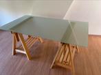 Bureau - twee schragen en glazen blad, Huis en Inrichting, Ophalen, In hoogte verstelbaar, Gebruikt, Bureau