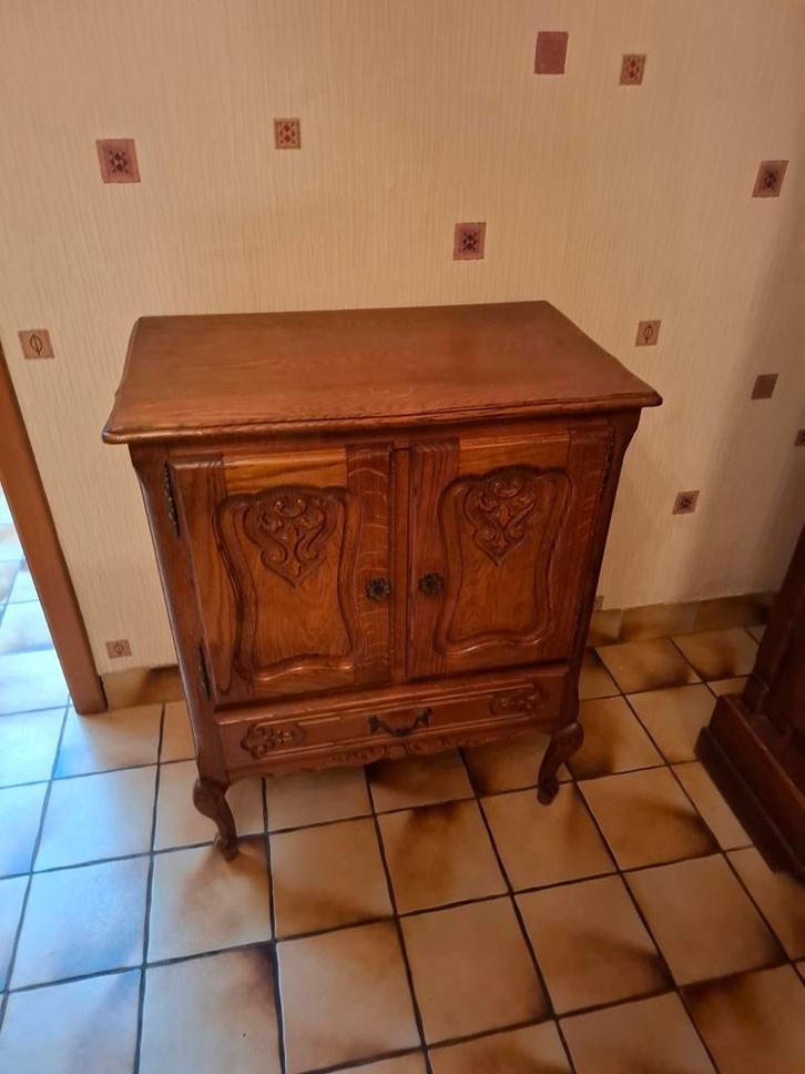 Petit meuble ancien en chêne massif – style Louis XV, Antiquités & Art, Antiquités | Meubles | Armoires, Enlèvement