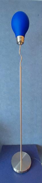 Staande lamp blauw, Enlèvement