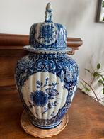 Urn van Delfts aardewerk, Ophalen