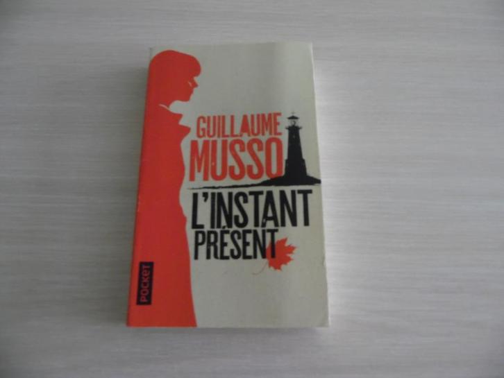 L'INSTANT PRÉSENT      GUILLAUME MUSSO, Boeken, Romans, Zo goed als nieuw, Europa overig, Ophalen of Verzenden