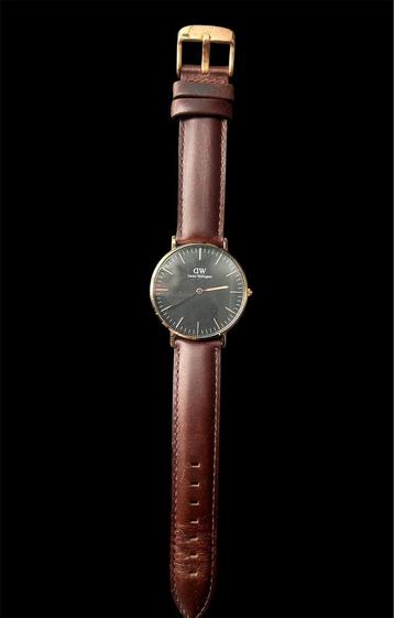 Montre Daniel Wellington  disponible aux enchères