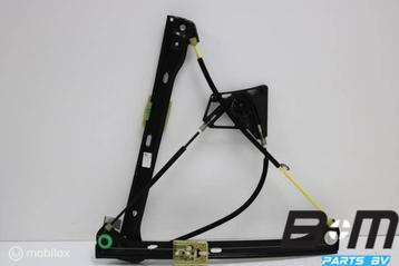 Raamechaniek rechtsvoor VW Golf Sportsvan 510837462E beschikbaar voor biedingen