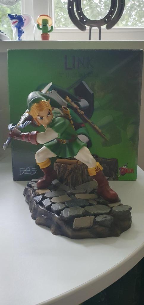 Zelda statue First 4 Figures Link Ocarina of time, Verzamelen, Beelden en Beeldjes, Gebruikt, Ophalen of Verzenden