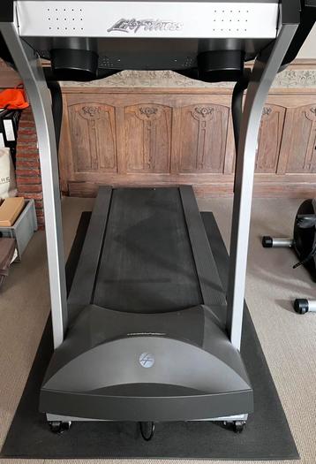 Life Fitness T3‑5 Loopband incl. beschermingsmat  beschikbaar voor biedingen