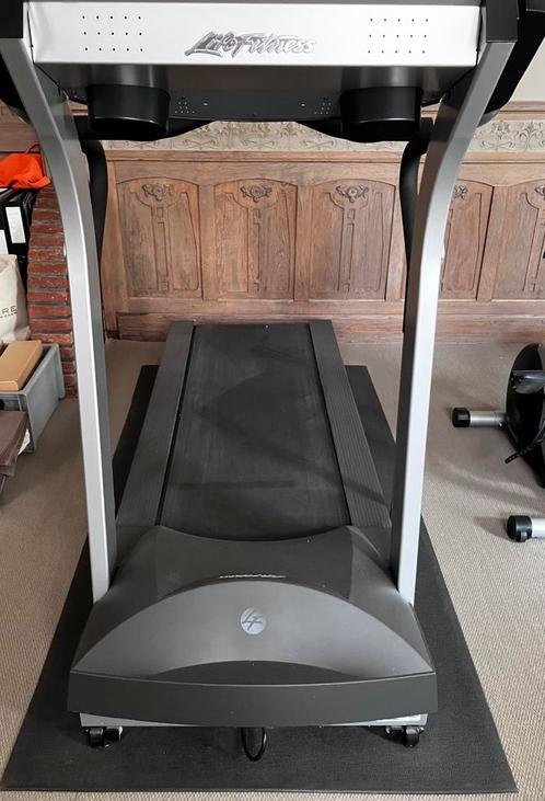 Life Fitness T3‑5 Loopband incl. beschermingsmat, Sport en Fitness, Fitnessapparatuur, Zo goed als nieuw, Loopband, Overige materialen