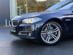 BMW 5 Serie 520 X-DRIVE / PANO / NAVI / ZETELVERWARMING / M, Auto's, Automaat, Euro 6, 4 cilinders, Blauw