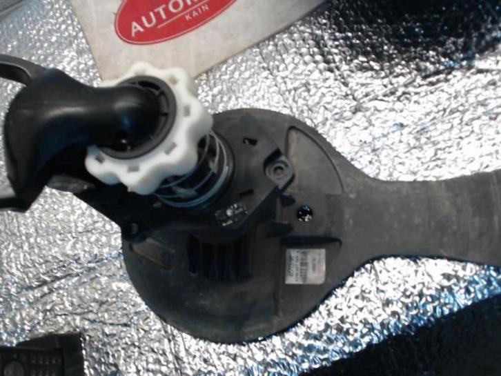 Treuil de roue secours Renault Clio 3 2008-2009 LP/14619, Autos : Pièces & Accessoires, Petit matériel, Renault, Utilisé, Enlèvement