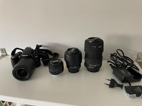 Nikon D3000 + 4 lenzen en tas, Audio, Tv en Foto, Fotocamera's Digitaal, Zo goed als nieuw, Spiegelreflex, Nikon, Ophalen of Verzenden