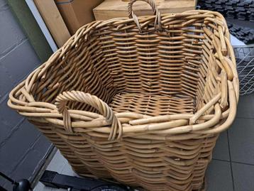 Grote mand voor houtblokken/speelgoed/dekens beschikbaar voor biedingen