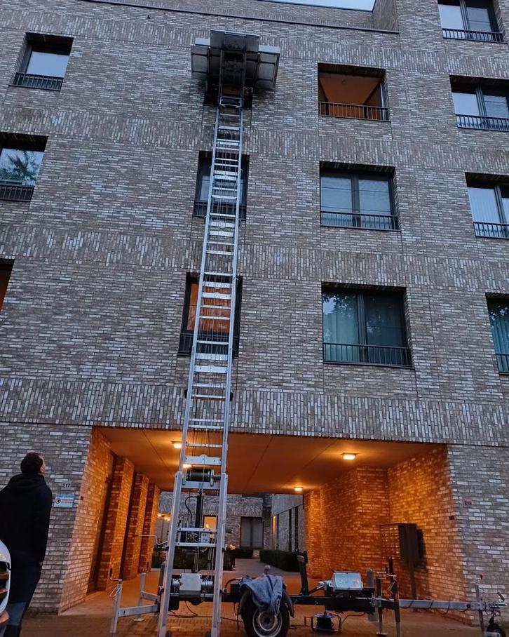 TREKLIFT - AANHANGWAGEN LIFT - REMORQUE LIFT, Doe-het-zelf en Bouw, Bouwliften, Zo goed als nieuw, Ophalen