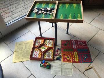 HOUTEN KISTJE MET VERSCHILLENDE SPELLETJES/COLLECTIE beschikbaar voor biedingen