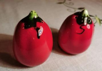 Peper en zout, pepervaatje zoutvaatje vorm Roma tomaat