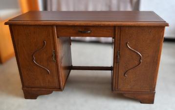 Houten antieke bureau beschikbaar voor biedingen