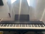 Roland Piano with Chair and pedal inclusive!!, Muziek en Instrumenten, Ophalen, Piano