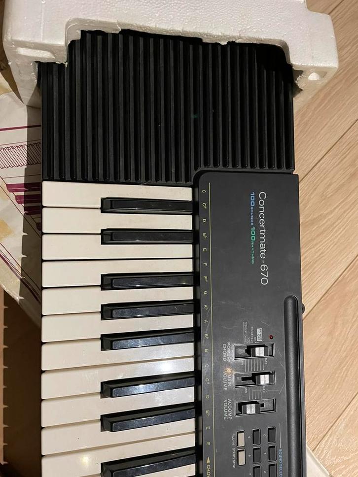 Keyboard Realistic CONCERTMATE 670, Musique & Instruments, Claviers, Comme neuf, Enlèvement
