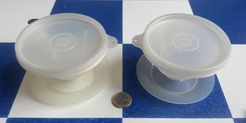 2 tupperware vintage dessertcoupes met deksel