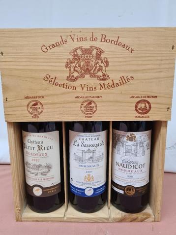 Kistje met 3 flessen Bordeaux wijnen beschikbaar voor biedingen