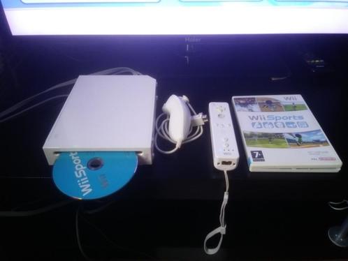 Nintendo Wii spelcomputer met het spel Wii Sports, Games en Spelcomputers, Spelcomputers | Nintendo Wii, Zo goed als nieuw, Met 1 controller
