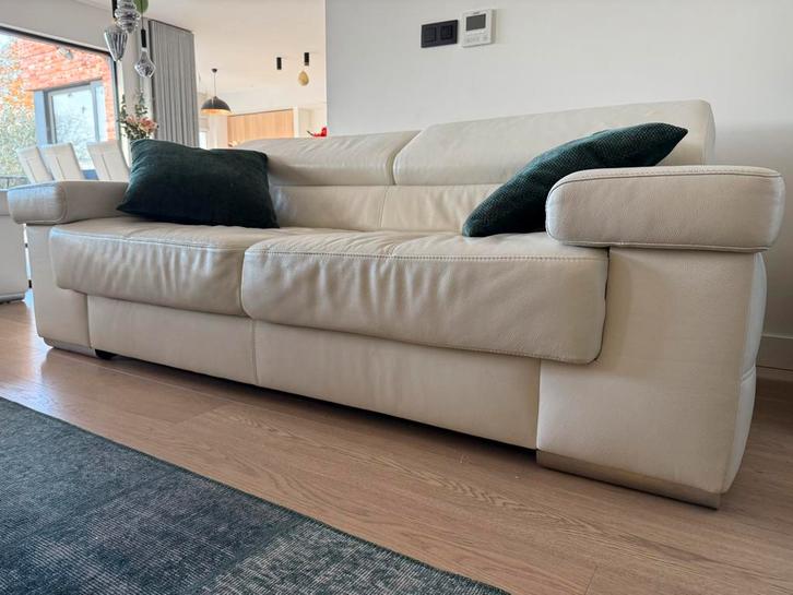 Wit leren 2-zit, voetenbank en set van 6 bijpassende stoelen, Huis en Inrichting, Zetels | Zetels, Gebruikt, Rechte bank, Tweepersoons