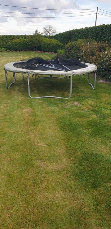 Trampoline beschikbaar voor biedingen