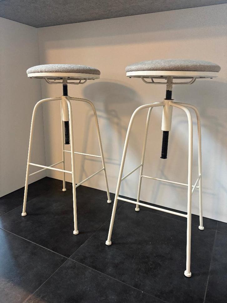 2 Barkrukken tabouret Zara home hoogte verstelbaar wit grijs, Huis en Inrichting, Barkrukken, Nieuw, 60 tot 90 cm, Metaal, 2 krukken