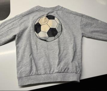 kindertrui met voetbal (116) beschikbaar voor biedingen