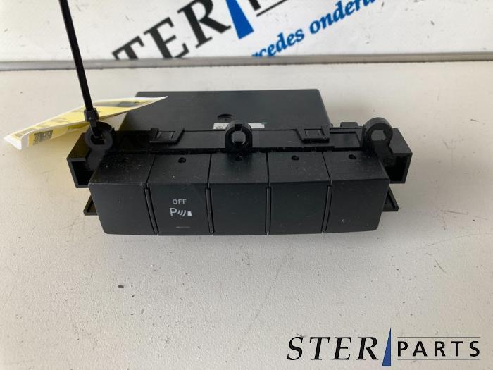Commutateur PDC d'un Mercedes B-Klasse, Autos : Pièces & Accessoires, Tableau de bord & Interrupteurs, Mercedes-Benz, Utilisé