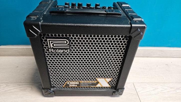 Roland Cube 20X gitaarversterker — met originele doos, Muziek en Instrumenten, Versterkers | Bas en Gitaar, Zo goed als nieuw