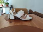 Witte sandalen met hak. Kiomi., Ophalen, Gedragen