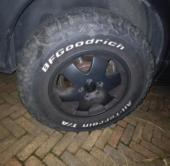 BFGoodrich All-Terrain T/A KO2 235/70R16, Auto-onderdelen, Banden en Velgen, Band(en), All Season, 16 inch, 225 mm, Terreinwagen