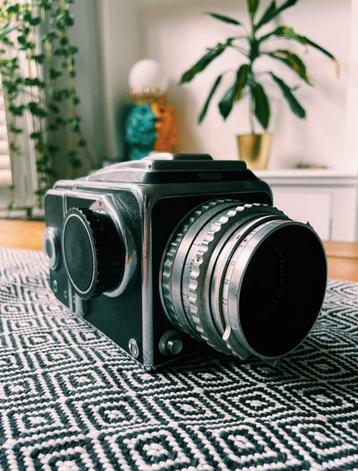 Hasselblad 1000F met 2 x Carl Zeiss lens en tas  beschikbaar voor biedingen