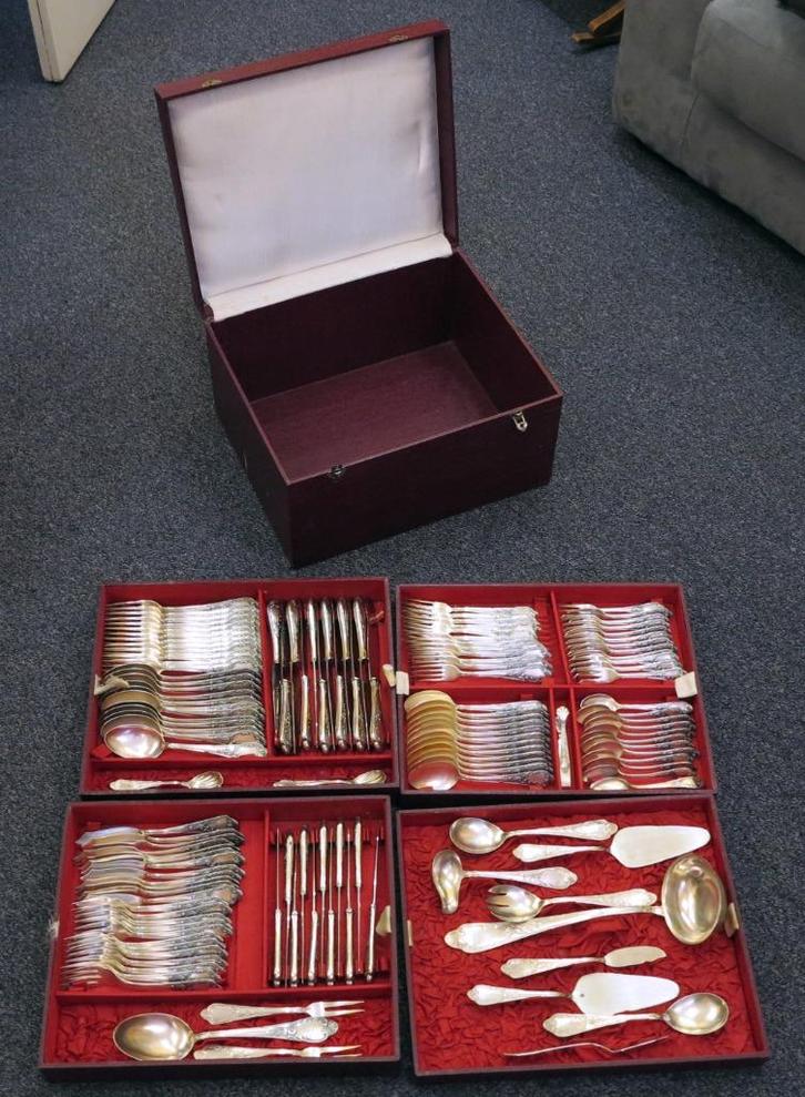 Ménagère 134 couverts, Maison & Meubles, Cuisine | Couverts, Utilisé, Ensemble de couverts, Autres matériaux, Enlèvement
