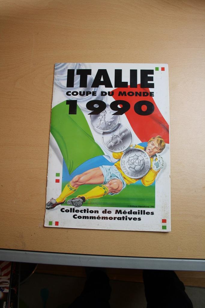 Boite D'allumettes Mondial 90 Football Avec Médaille