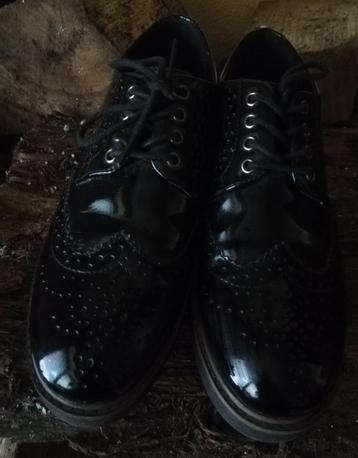 Chaussure noir vernis T. 40 beschikbaar voor biedingen