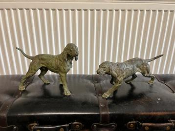 Deux chiens de chasse en bronze 