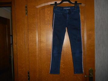 donkerblauwe jeansbroek mt 134 Frizzle