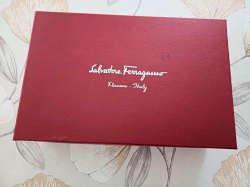 Salvatore Ferragamo boite, Vêtements | Femmes, Chaussures, Comme neuf, Rouge, Enlèvement ou Envoi