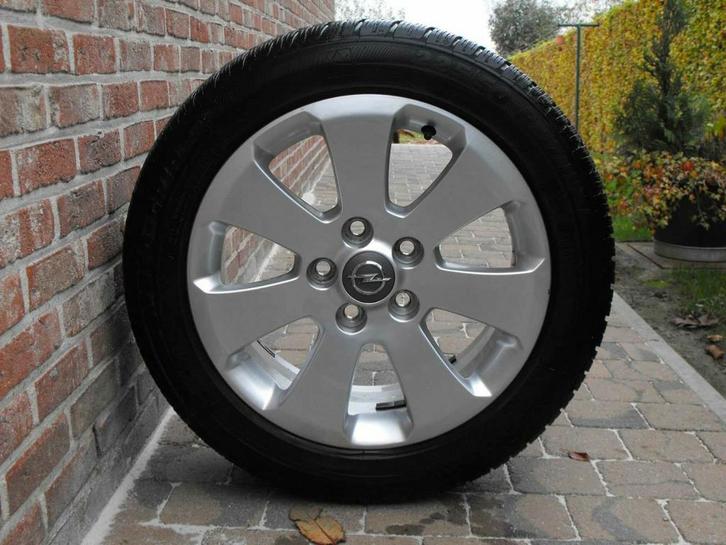 Winterbanden gemonteerd op lichtmetalen velgen., Auto-onderdelen, Banden en Velgen, Band(en), Winterbanden, 17 inch, Ophalen