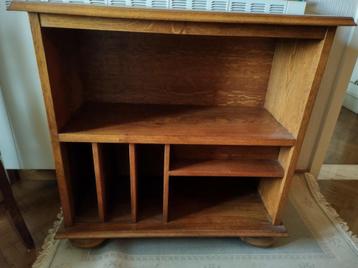 Eiken TV-meubel beschikbaar voor biedingen