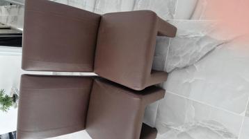 Bruine lederen stoelen. beschikbaar voor biedingen