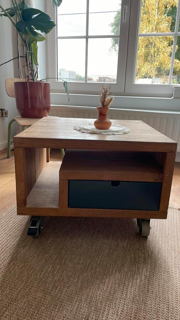 Eiken salontafel op wielen Henders & Hazel, Huis en Inrichting, Tafels | Salontafels, Gebruikt, Ophalen
