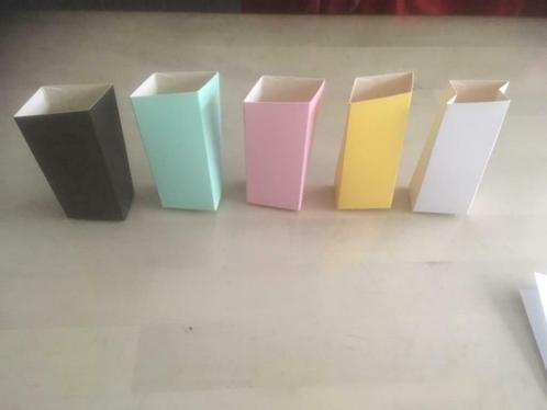 Hoge doosjes in verschillende kleuren UITVERKOOP, Kinderen en Baby's, Kraamcadeaus en Geboorteborden, Nieuw, Kraamcadeau, Ophalen of Verzenden