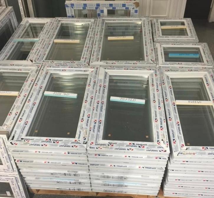 Uitbevoorrading van PVC-kozijnen en deuren, Doe-het-zelf en Bouw, Raamkozijnen en Schuifdeuren, Nieuw, Raamkozijn, Ophalen