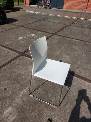 50 witte stoelen te koop 