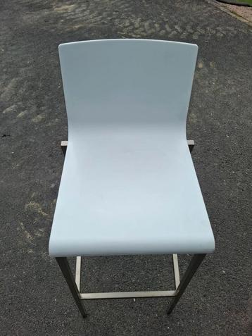 design stoelen beschikbaar voor biedingen